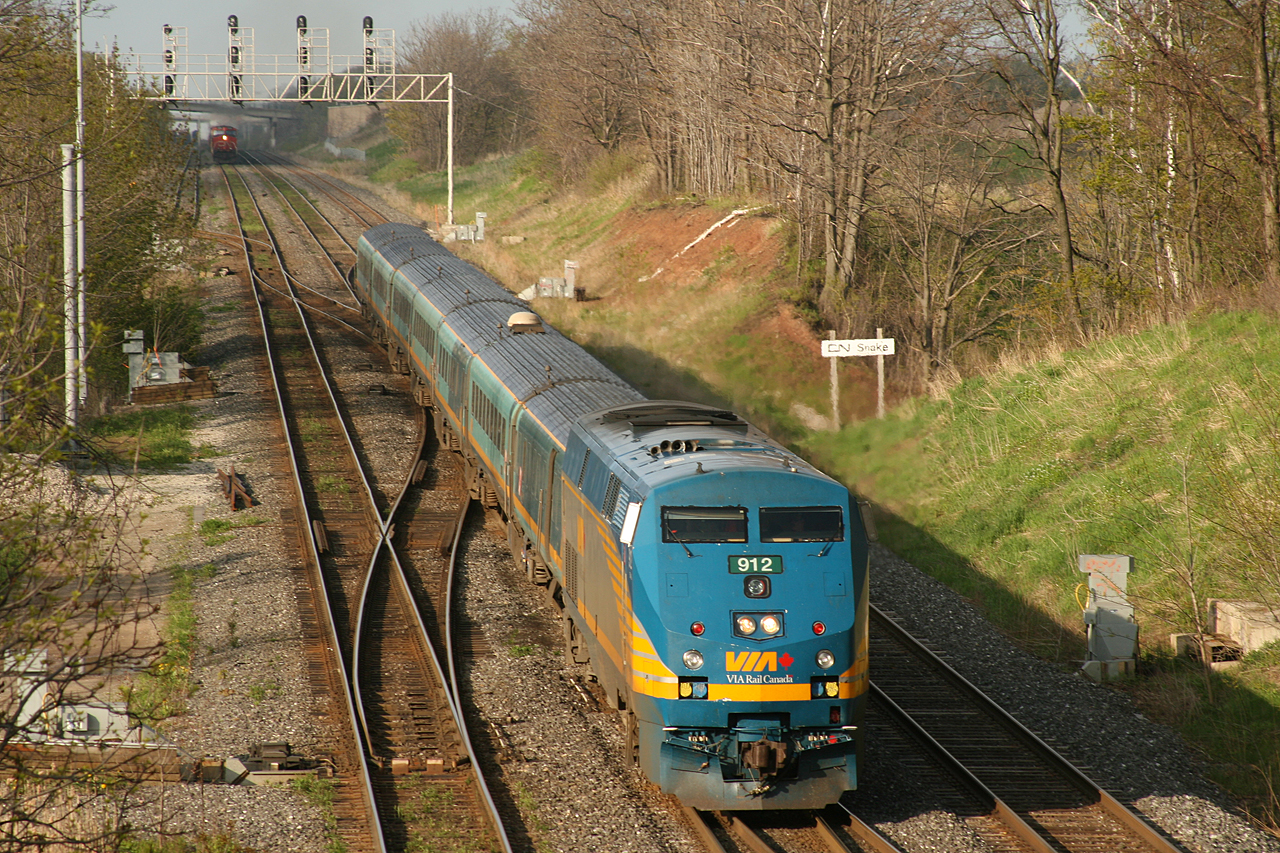 Toronto to Niagara Falls train 95 rolls through Snake with the typical consist of Renaissance cars