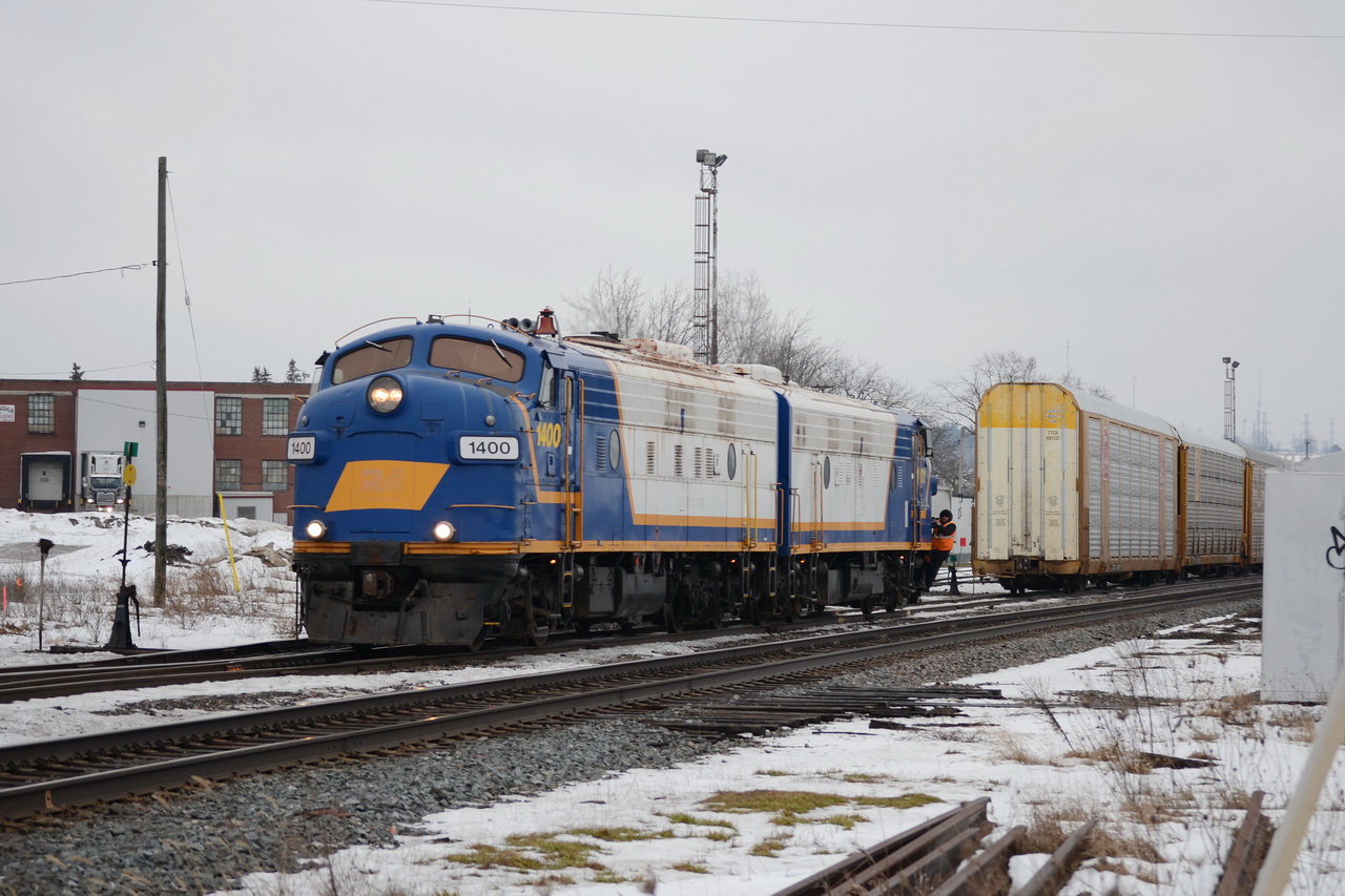 OSR 1400 & OSR 1401 set out a string of cars, and gets ready to shove over to the close track, next to the Station, and park for Lunch.