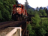 An eastbound empty coal train crosses Emery Creek, between Hope and Yale.