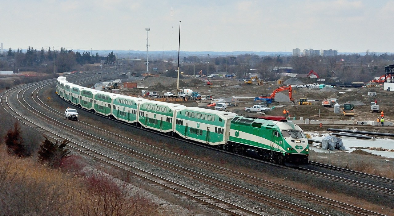 Doubles! 


Sort of.


CN Foreman / Trainmaster Hi Rail truck, CN Kingston Sub mile 303,  approaches CN Oshawa on the north main .


 Behind the photographer, CN 306 ( 8845- IC 1003 - DP CN2534 ( the latter on idle) )is  stopped at CN  Oshawa on the south main.


February 29, 2016 image by S.Danko