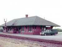 Old railroad stations many years ago were an extremely important part of the railroad scene. They were the hub of the community. Virtually every community with steel rails within its' limits had a station. Or at least a flagstop.  This ONR building at Haileybury is nice. Clean, well-kept and appearing to be structurally sound. So why did it get pulled down in 1997? I haven't been able to find out. The station was constructed in 1923 to replace the earlier one that was destroyed in the Great Fire that swept thru the towns back in 1922. This fire of mysterious origin burned 2000 square miles and destroyed stations at North Cobalt, Thornloe, Heaslip, Charlton as well as Haileybury. The North has had its' share of grief.