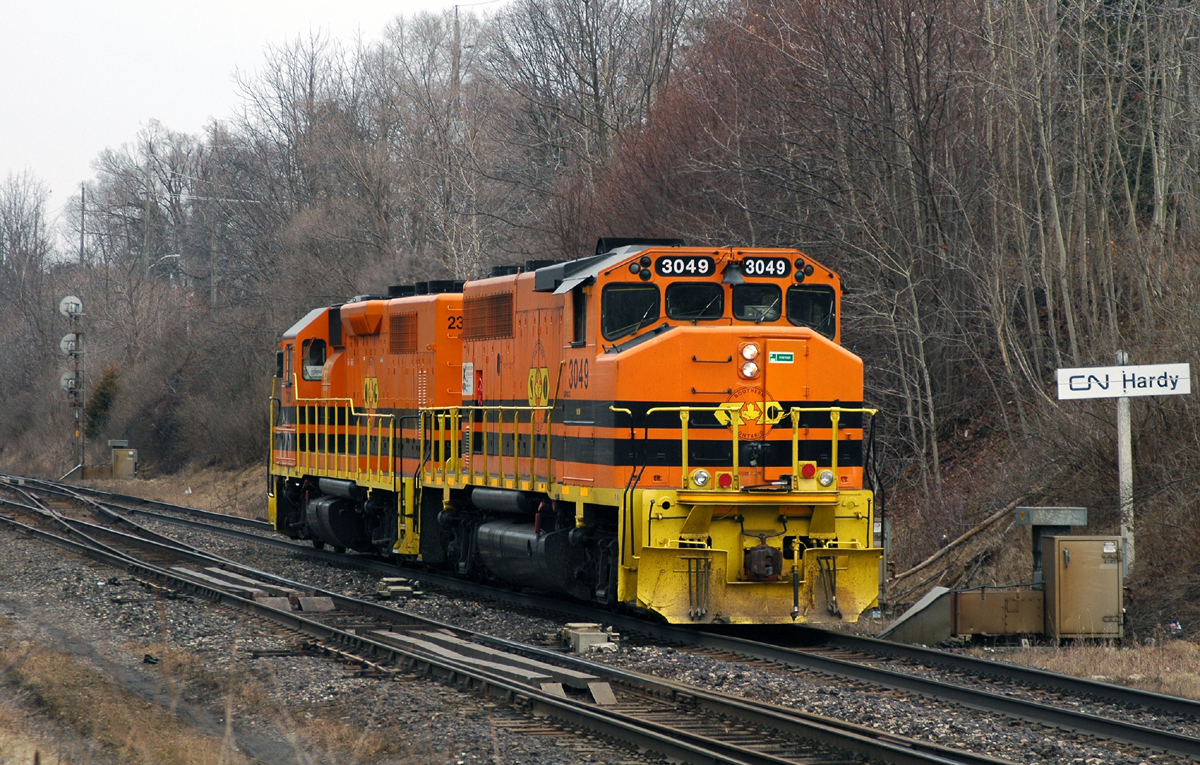 QGRY 2301 - RLHH 3049 roll eastbound through CN Hardy