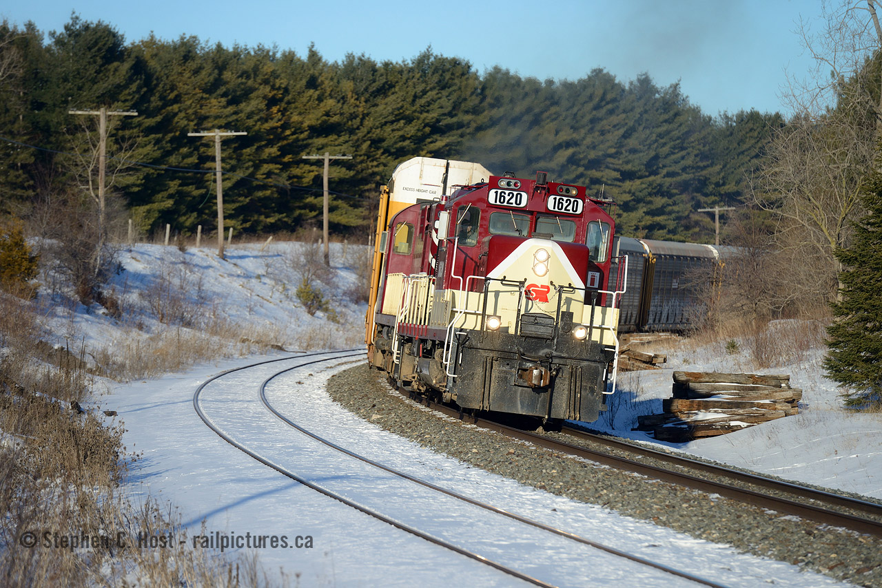 Leaning into the curve at Coakley OSR's daily Woodstock job is westbound for CAMI at Ingersoll.