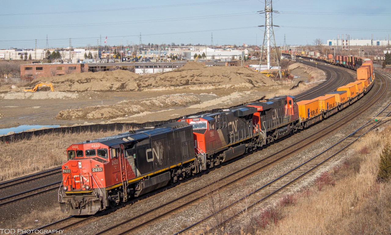 With its third Cowl leader in less than a week, 149 rounds the bend and comes under the Hopkins Street overpass.

CN 2443, CN 2892, CN 2881