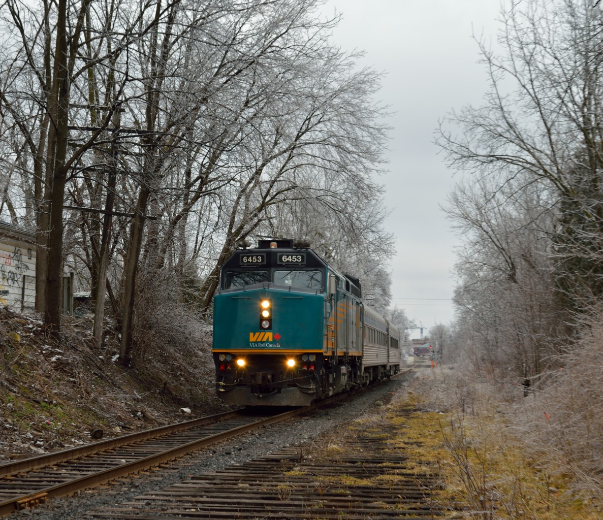 P085-26 passes under ice covered trees in Guelph as it slows for the crossing of Edinburgh Rd. at mile 49.54 Guelph Sub, where vision is restricted.
