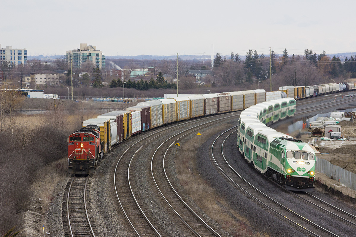 CN 372 takes the service track for Oshawa Yard while a GO commuter train passes on the other side of the line.