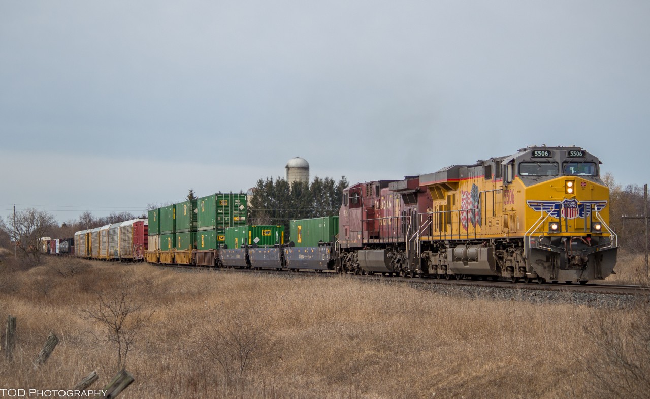 CP 142 cuts through the fields of Newtonville with a clean foreign unit on point.

It's nice to catch a UP unit that is actually still yellow ;)