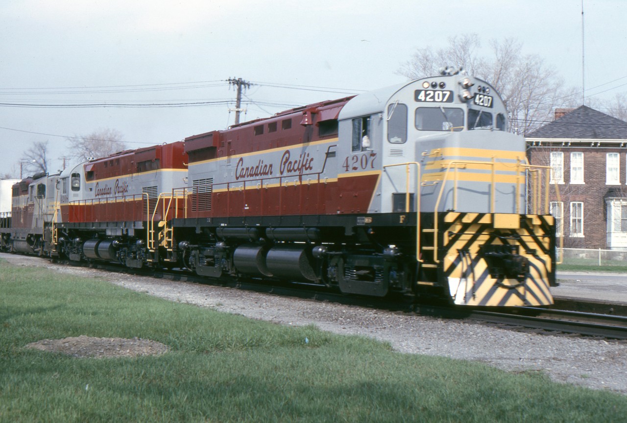 Looking like their first trip, CP 4207 and 4208 lead second 903 at Bowmanville on May 9/65. GP-9 8507 is the third unit.