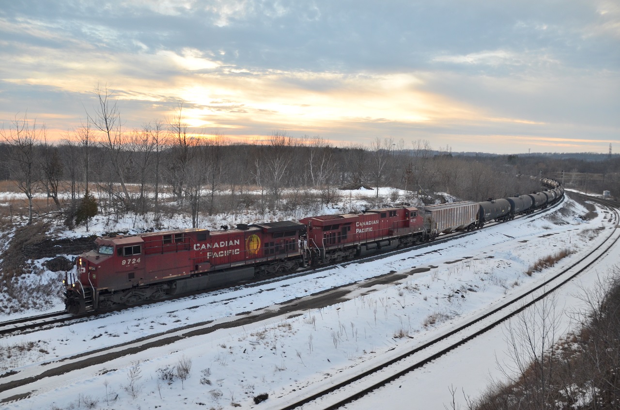 CP 646 descends the grade in to Hamilton as the sun sets. Counterparts 646 and 647 both traversed the Hamilton Sub today.