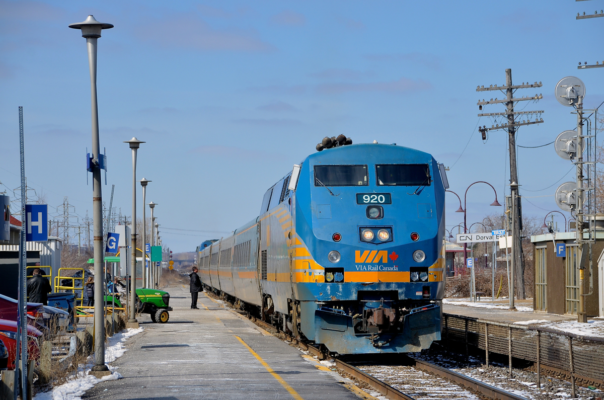 P42DC's at each end. VIA 60 has arrived at Dorval station with VIA 920 at the head end and VIA 912 at the other end.