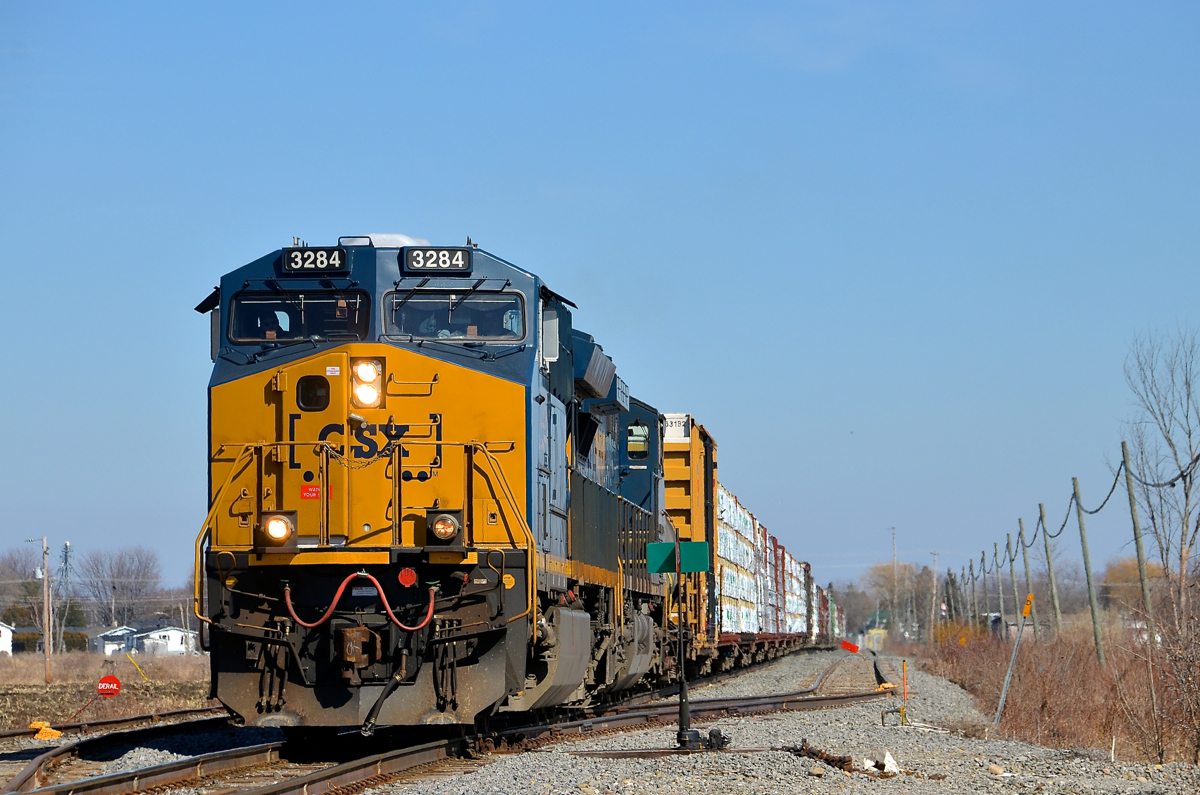 Going straight through Huntingdon now. Huntingdon used to be the point where a CN crew would hand CN 327 over to the CSXT crew, but this now takes place at a new siding a bit further south. Here CN CN 327 with CSXT 3284 & CSXT 5101 are going straight through the small and short Huntingdon yard, where train swaps used to occur.