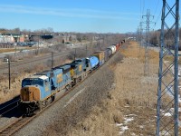 SD70MAC CSXT 4781 & AC4400CW CSXT 331 lead CN 327 through Pointe-Claire on CN's Kingston sub.