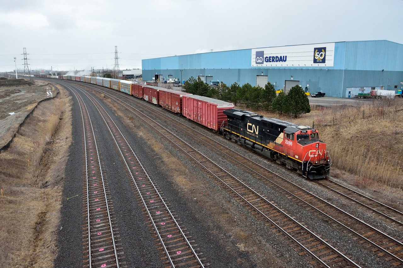 CN #371 with a single unit, 

 
the CN 2286  ( GE 2007 built ES 44 DC ) 


 on the south service track, creeping down to the pot signal at Whitby....
 
  
In the drizzle, at the hardly ever a dull moment Hopkins Overpass, March 18, 2016 image by S.Danko