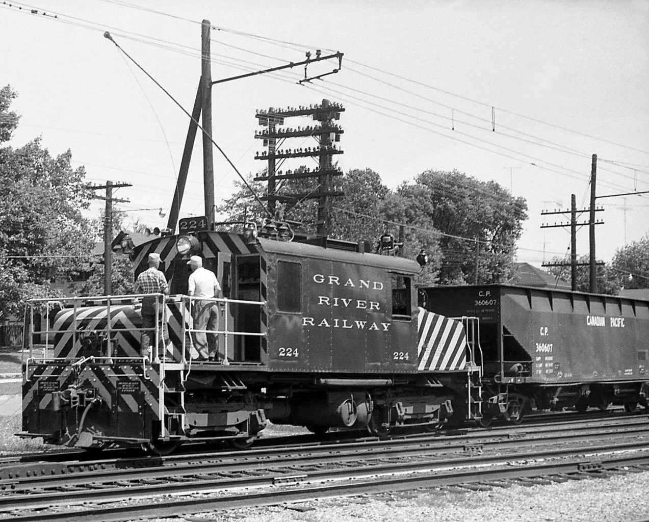 Grand River Railway freight motor 224 sits on the interchange tracks with the CPR in front of Galt Station in 1961, nearing the end of her career during the last year of GRR/LE&N electric operations.