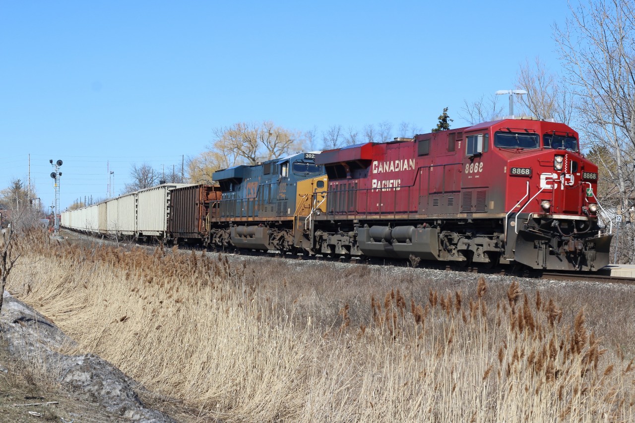 CP train 247 out of Buffalo storms eastward through Streetsville's GO station, with CSX 3022 in the consist.