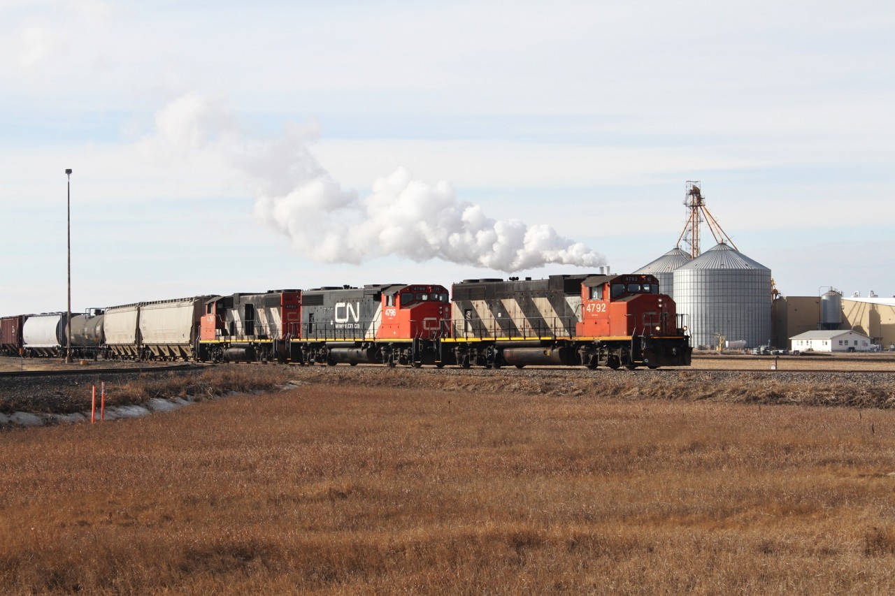 CN L556 Moose Jaw Regina turn switches the Kalium Spur with the typical three 4700's.