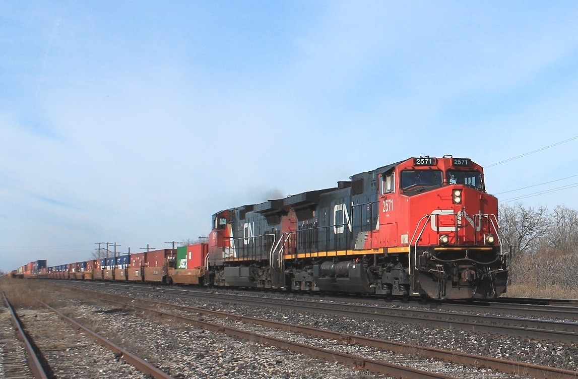 2571 and sister 2541 lead 148 east with the all intermodal.
