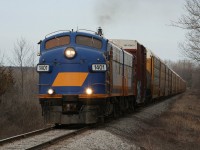 Ontario Southland's daily CP interchange job heads towards Ingersoll with a healthy cut of cars from Canadian Pacific in Woodstock with a very nice matched pair of ex-RaiLink FP9 units.