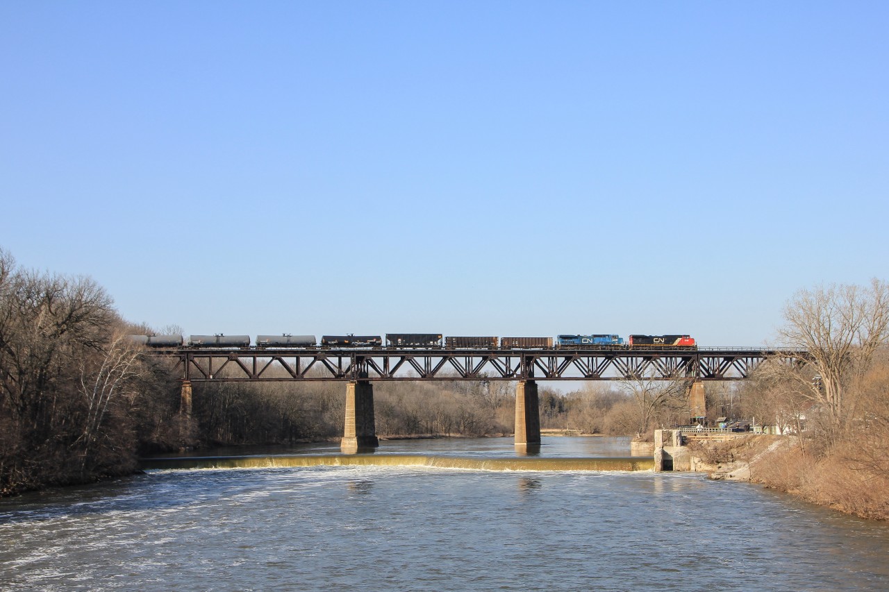 The rush of late afternoon trains ends with 330 crossing the Grand River with the power 382 brought into Sarnia earlier today. 435 371 394 330 and VIA 76 all came within 45-50 minutes