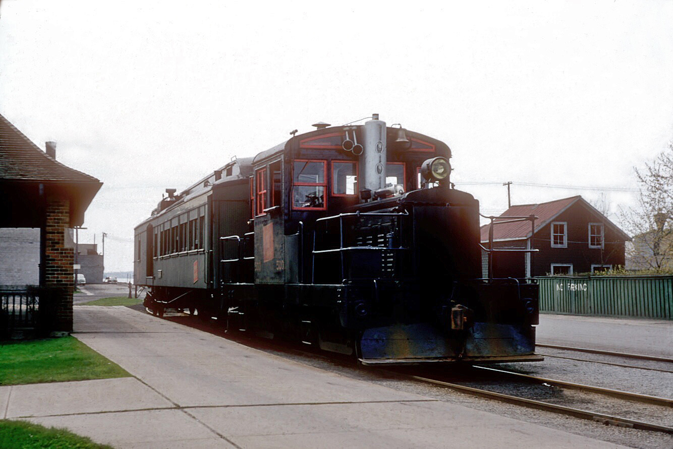 Railpictures.ca Julian Bernard Photo Thousand Islands Railway diesel