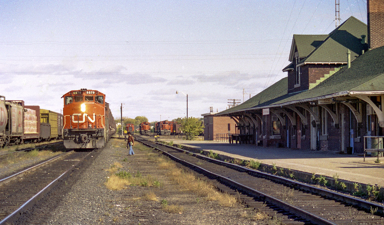 Looking east in the CN yard, with the now preserved station off to the right; we see CN 5579 and 9419 getting ready to depart westward. The 5579 later became 4779, before being retired in 2004.