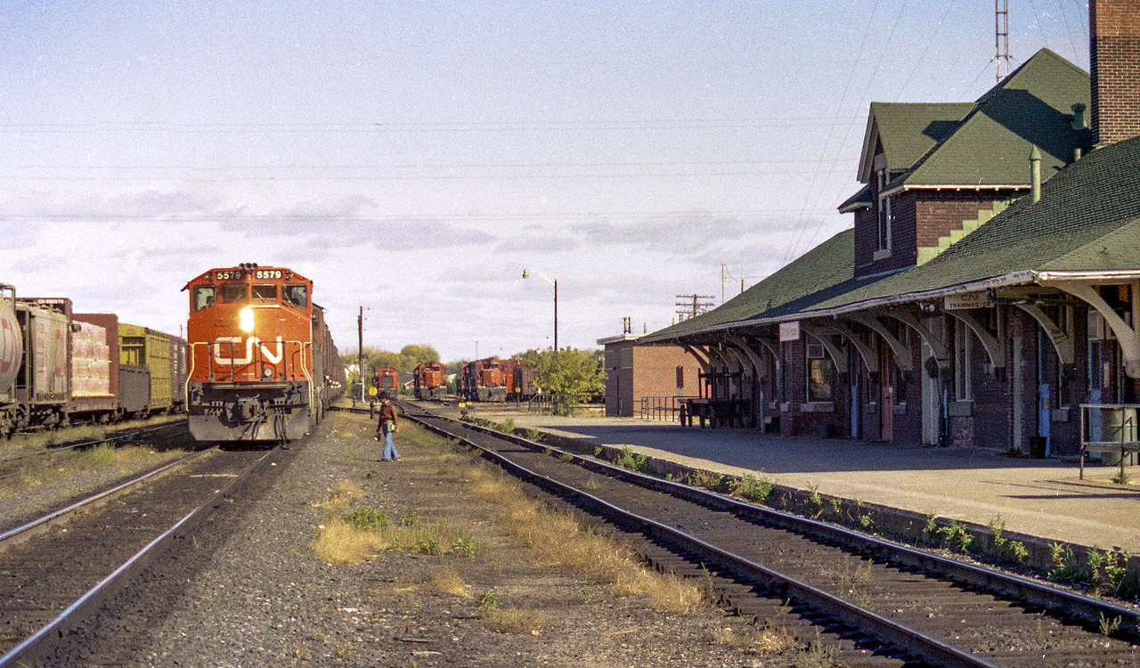 Looking east in the CN yard, with the now preserved station off to the right; we see CN 5579 and 9419 getting ready to depart westward. The 5579 later became 4779, before being retired in 2004.