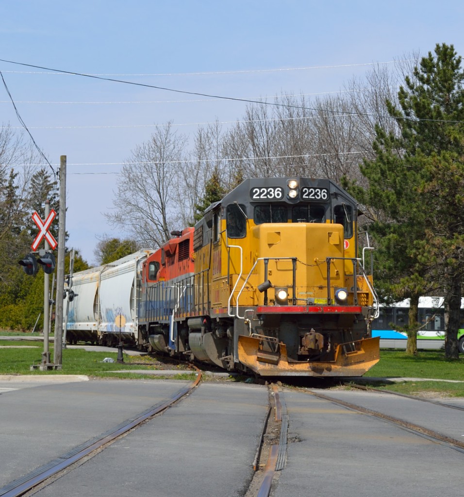 GEXR 580-25 stops short of the Edinburgh Road crossing in Guelph for the conductor (out of frame) to flag the traffic. Follow the rail from bottom center towards the locomotive, and you may notice a missing rail. In January the rail broke, meaning a red flag had to be put up (it's just behind me). The broken rail has forced trains to detour through sidings XV2, XV3, or XV4; whichever track was empty at the time. In February the road was ripped up for the old rail to be removed, but the road was repaved without the new rail. Finally the new rail is to be installed in another day or 2.