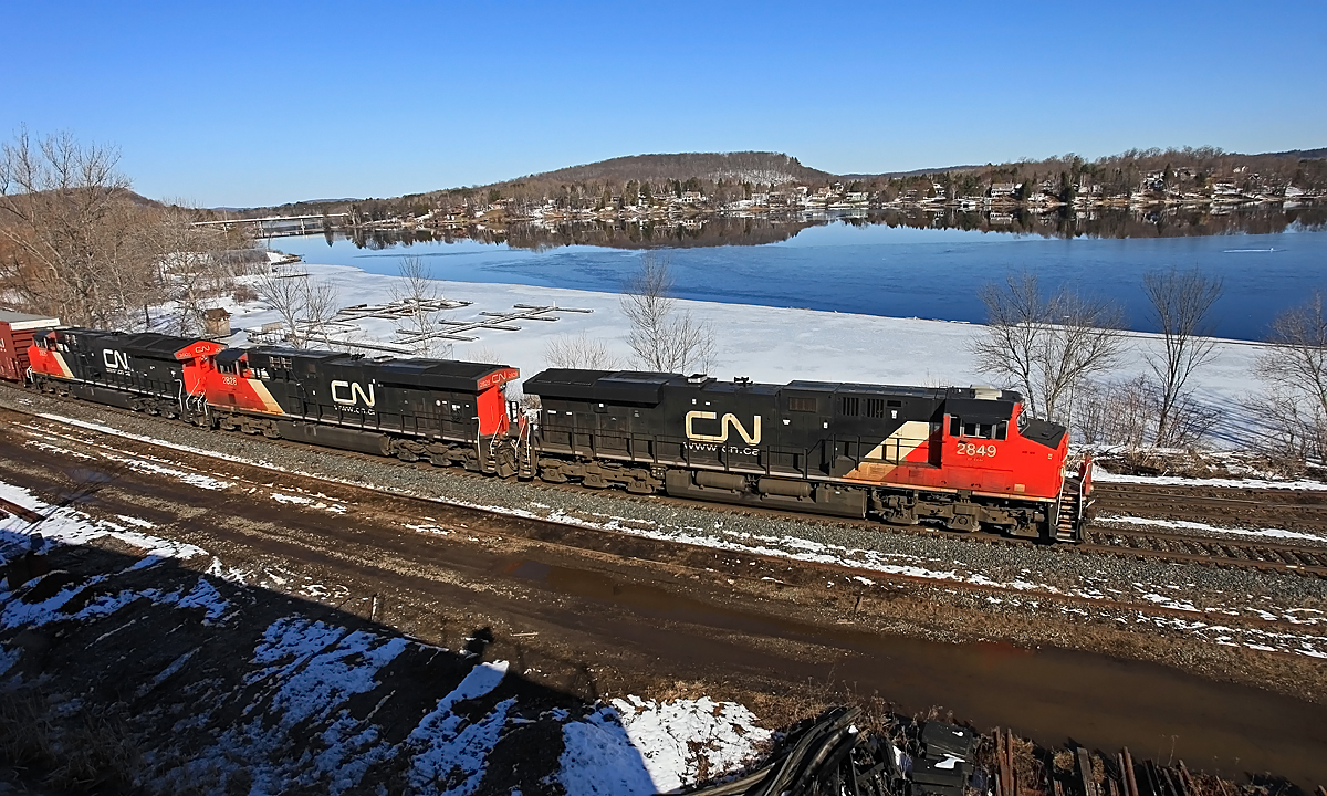 CN 451 eases into the south end of Huntsville Yard where it will set out some loads then continue on to North Bay.