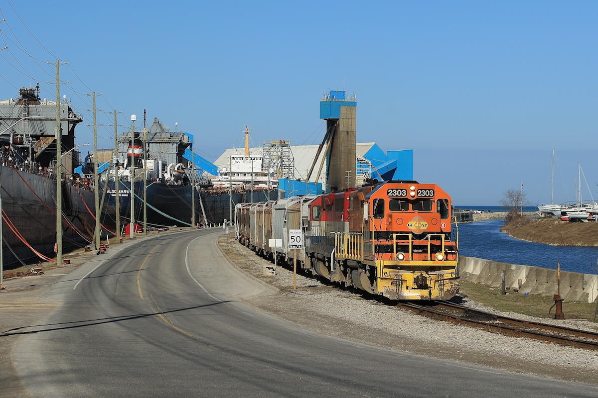 GEXR 2303 and RLK 4095 lead a cut of 10 salt-filled hoppers as they are about the tackle the grade leading to the yard in Goderich.