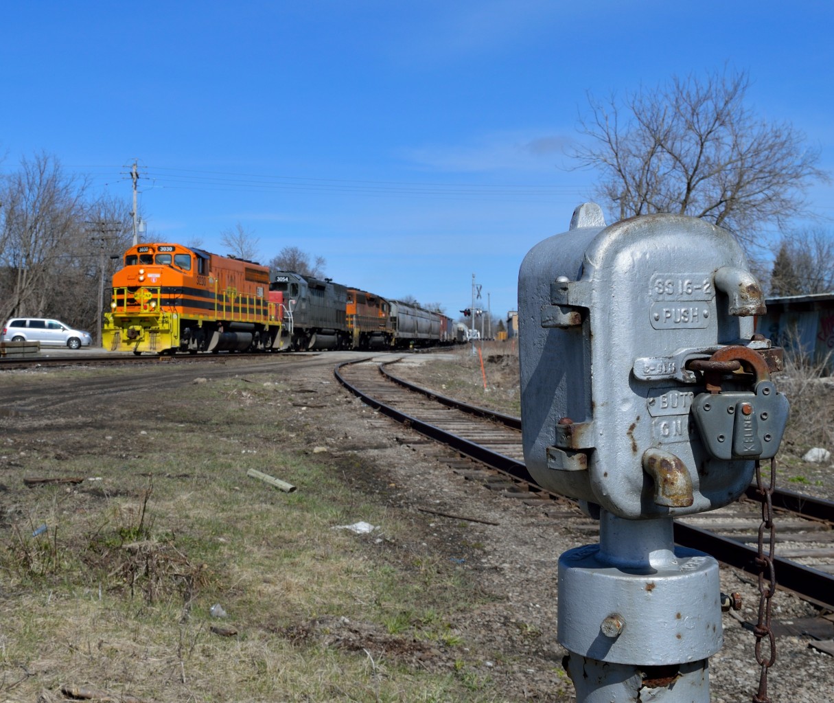 431-09 thunders west with 58 cars, most of which was for Kitchener. I was not the only fan out to catch this classic Canadian wide cab leader, with Steve Host shooting too (see his awesome shot here: http://www.railpictures.ca/?attachment_id=24171).Note the old push-button crossing activation for the Fergus Sub (Fergus spur south now). With the crossing being upgraded, this mechanism has now been rendered useless. It's interesting that, even though the GEXR didn't use this button (in the last 10 years at least) that it has a GEXR switch lock.