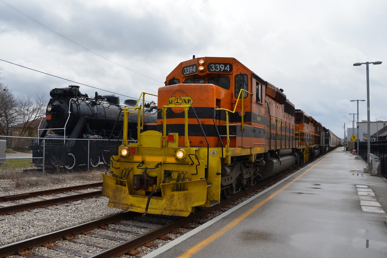 A very late GEXR 432, "the new" with 110 cars in tow passes "the old," CNR 6167 on display