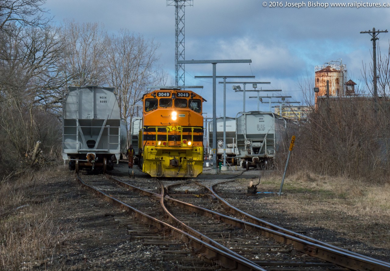 RLHH 3049 shoves a cut of hoppers back into the Ingenia Polymer Plant which is located at the end of the Burford Spur in downtown Brantford.