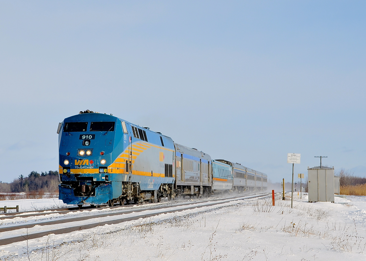 VIA 63 with a mixed consist. VIA 63 is westbound through Les Cèdres with VIA 910 leading 5 stainless steel cars and 1 LRC car.