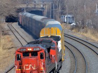 <b>Standard cab leader.</b> CN 401 from Joffre Yard had as power the two Dash8 models that CN bought second hand a few years back (ex-UP Dash8-40C's and ex-BNSF Dash8-40CW's). Here CN 2129 & CN 2147 lead 401 through Montreal West.