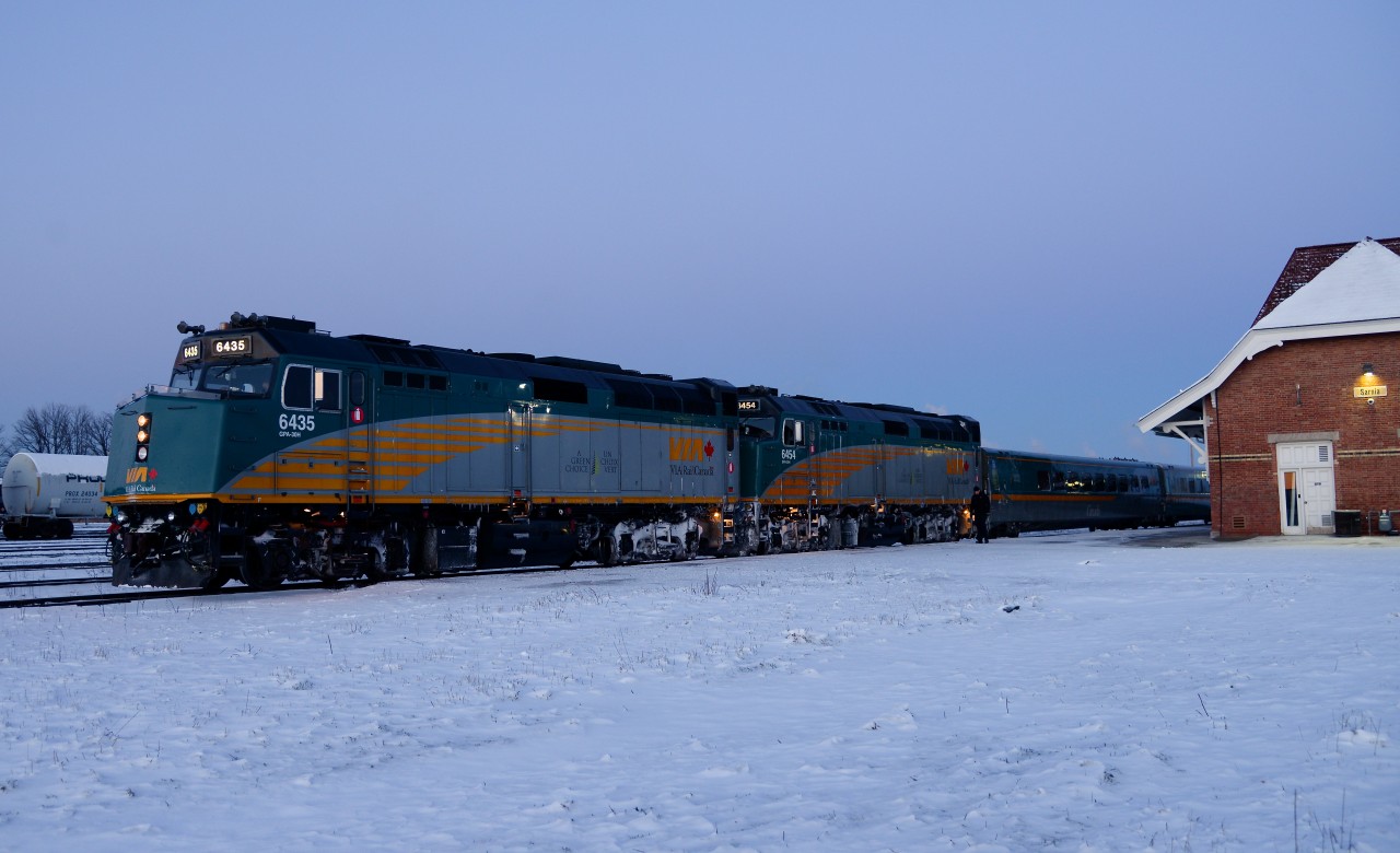 Double engine lash up on VIA 84 this morning out of Sarnia with 6435 and 6454 respectively.