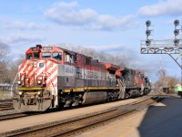 BCOL 4644 - CN 2576 - IC 2704 lead M39931 08 through Brantford with 180 cars