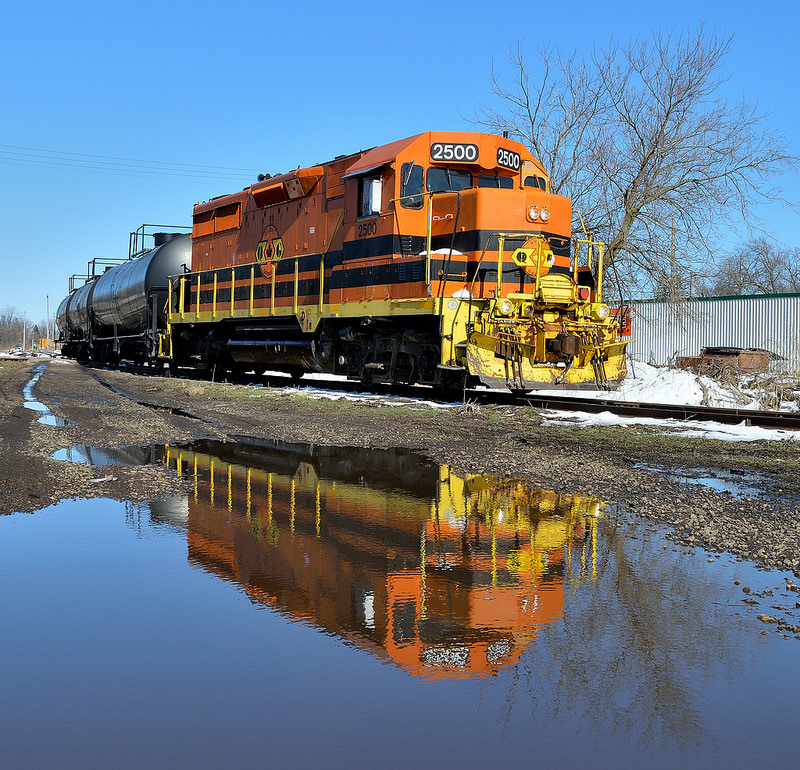 GEXR 582 departs Guelph rather late on this sunny afternoon at 1628h.  The train consisted of 3 tanks for Flochem, the last original CN customer on the former CN Fergus Sub.