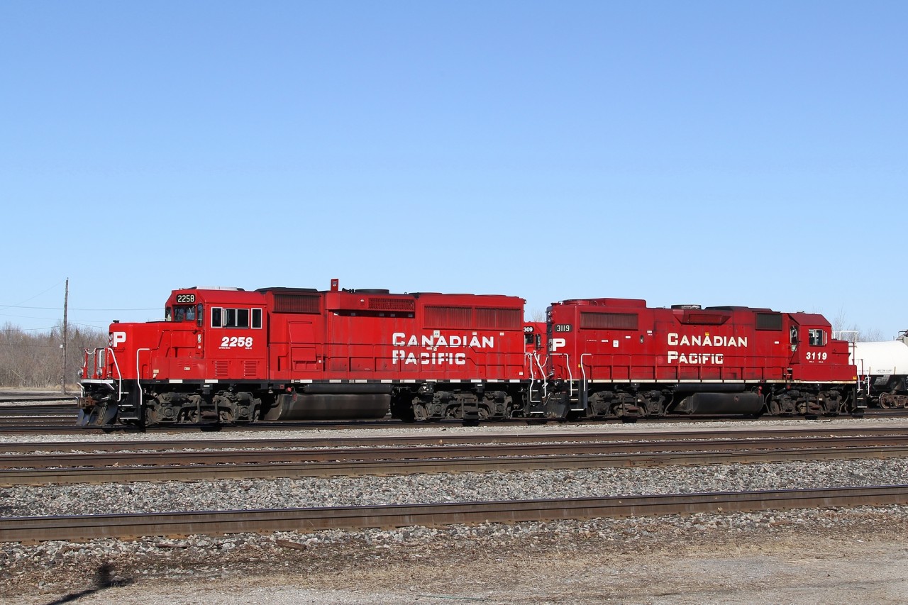 CP GP20C-ECO 2258 and GP38-2 3119 parked at the west end of Smiths Falls yard.