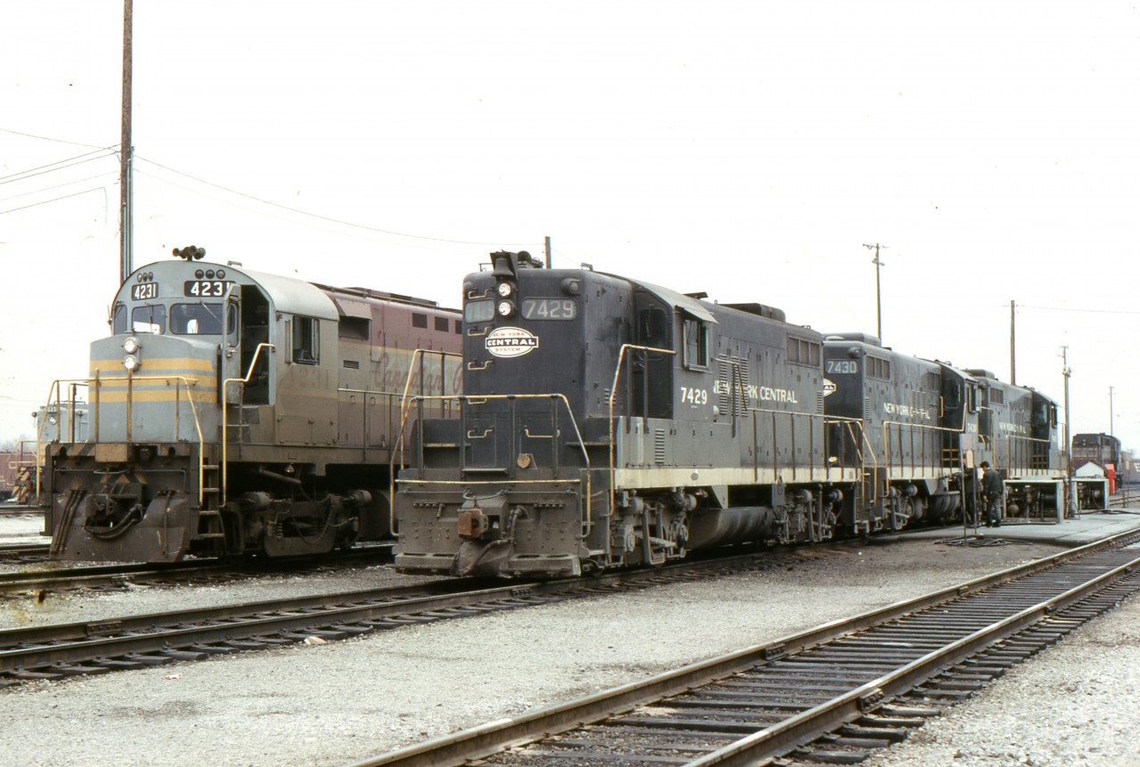 The New York Central had 10 GP-7s and 12 GP-9s built at GM's London Diesel to avoid import tariffs they would have paid on EMD built units for Canadian use. At the time of this photo several NYC geeps were regular visitors at CP's Toronto Yard for use on Hamilton and Buffalo trains.