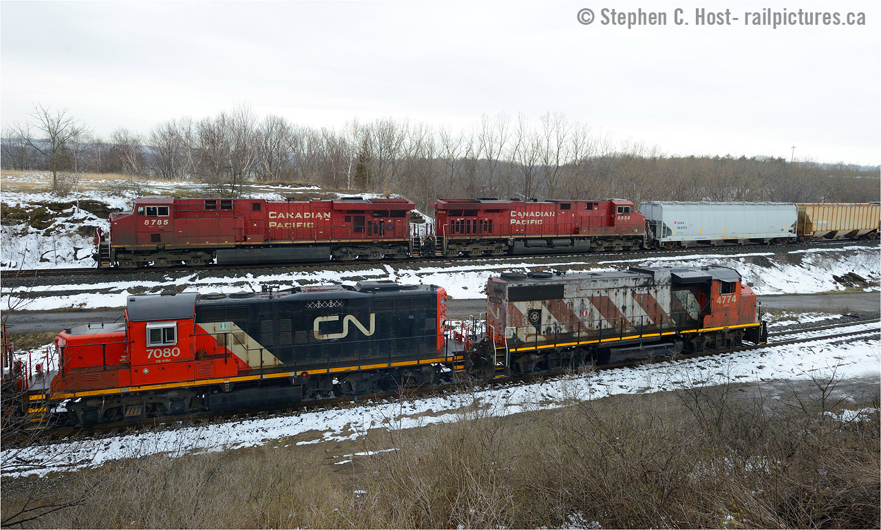CN 551 is assisting the last M331 out of Hamilton - the crew (including RP.CA contributor and moderator Michael DaCosta) is busy preparing to depart after attaching the 4774 and 7080 to the head end. While this was going on, CP 246 was lined down the hill - all you had to do was wait. This is the second CN/CP meet shot I've attained at this location in 15 or so years of trying :) And it was all serendipity - you can't plan operations like this and you of course, have to be there, and I was already in the area. I'll take it.
