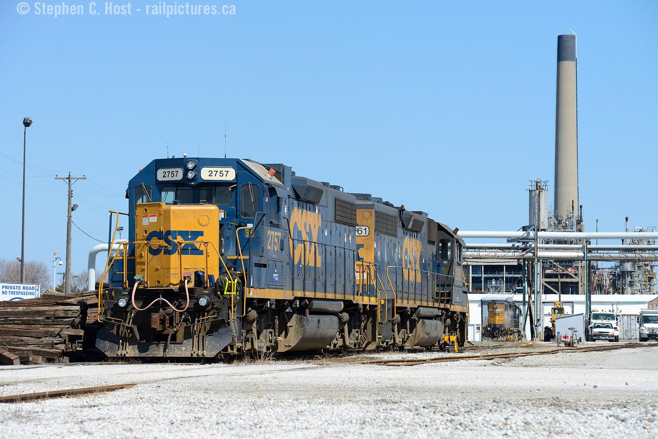 Y120 is arriving at the depot to end their day - with an early quit at 1300.. Y120 is on duty at 0800 on weekends and primarily grabs cars from the CN yard in Sarnia. Along with NSC - this is another operation that suprises me to continue to exist in 2016.. and not been cast off to a shortline.