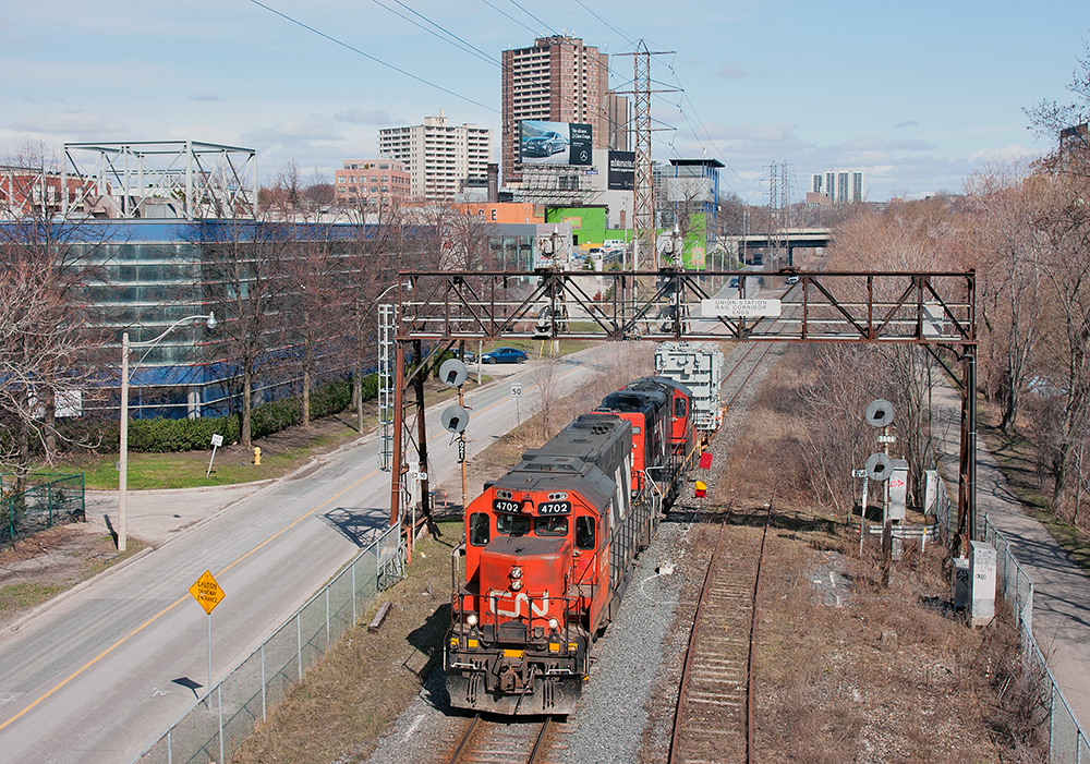 It's a beautiful Saturday morning in Toronto, an Xtra CN 546 from Oshawa has begun to pull into the TTR with a D3R transformer to be off loaded. The crew will tie the car down and head back to Oshawa to end their day.