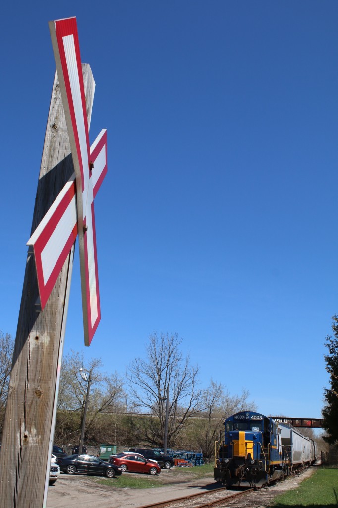 It seems fitting that a former Railink GP9 is working this days train, after all Railink operated the Burford sir for a period before CN took it back not all that many years ago. The once a week now Genesse Wyoming train has finished switching Ingenia and has now back all the way up to the connection with the Dundas sub. The crew will now take their lunch break before proceeding to Brantford yard, then drop its cars and head home to Hamilton.