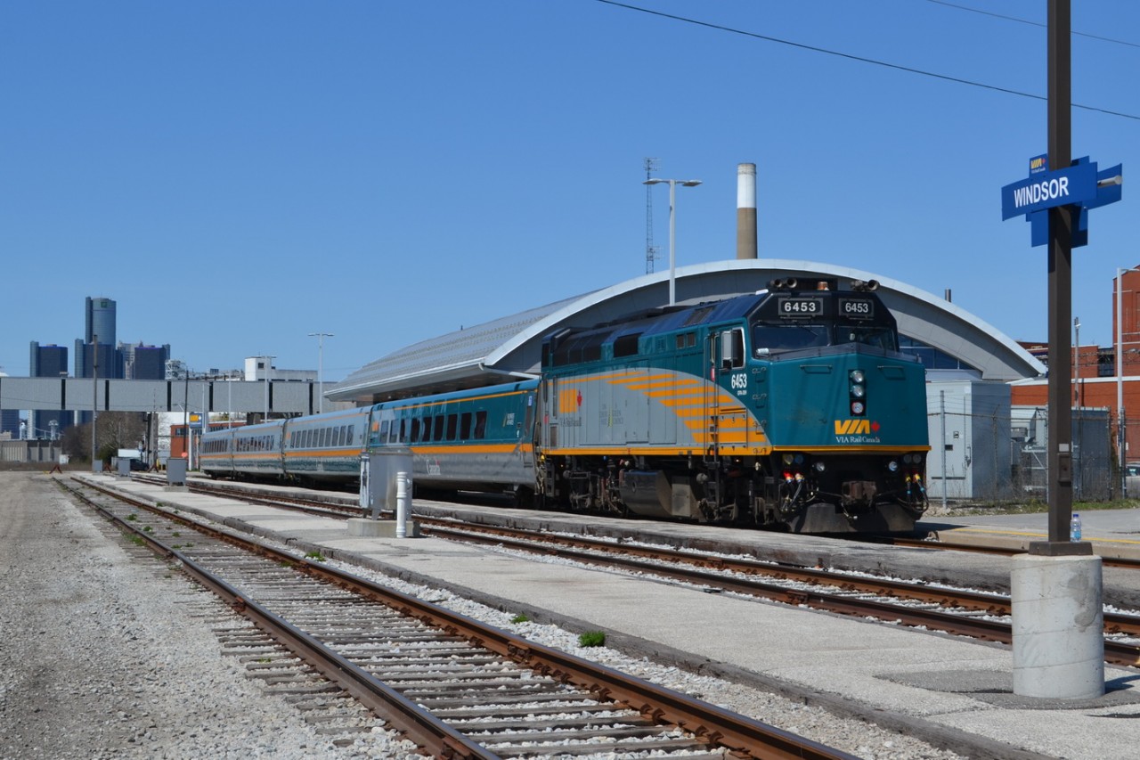 VIA 6453 and a complete rebuilt train, awaits at Windsor Station, before it's eastbound Journey on train #76 at 145pm.