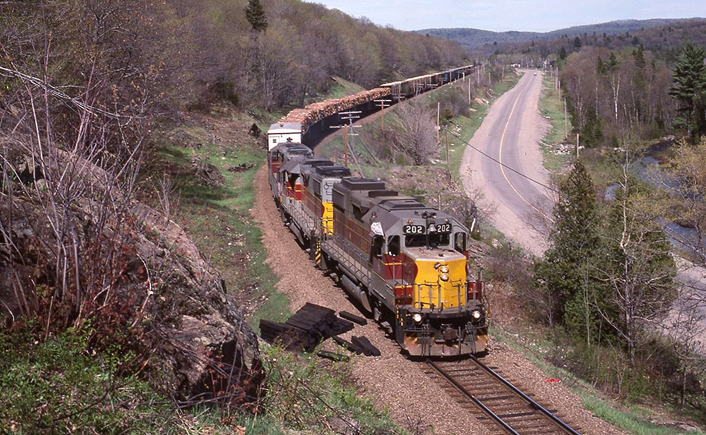 ACR 202, 203 and 104 work south with 41 cars at Heyden in spring 1988.