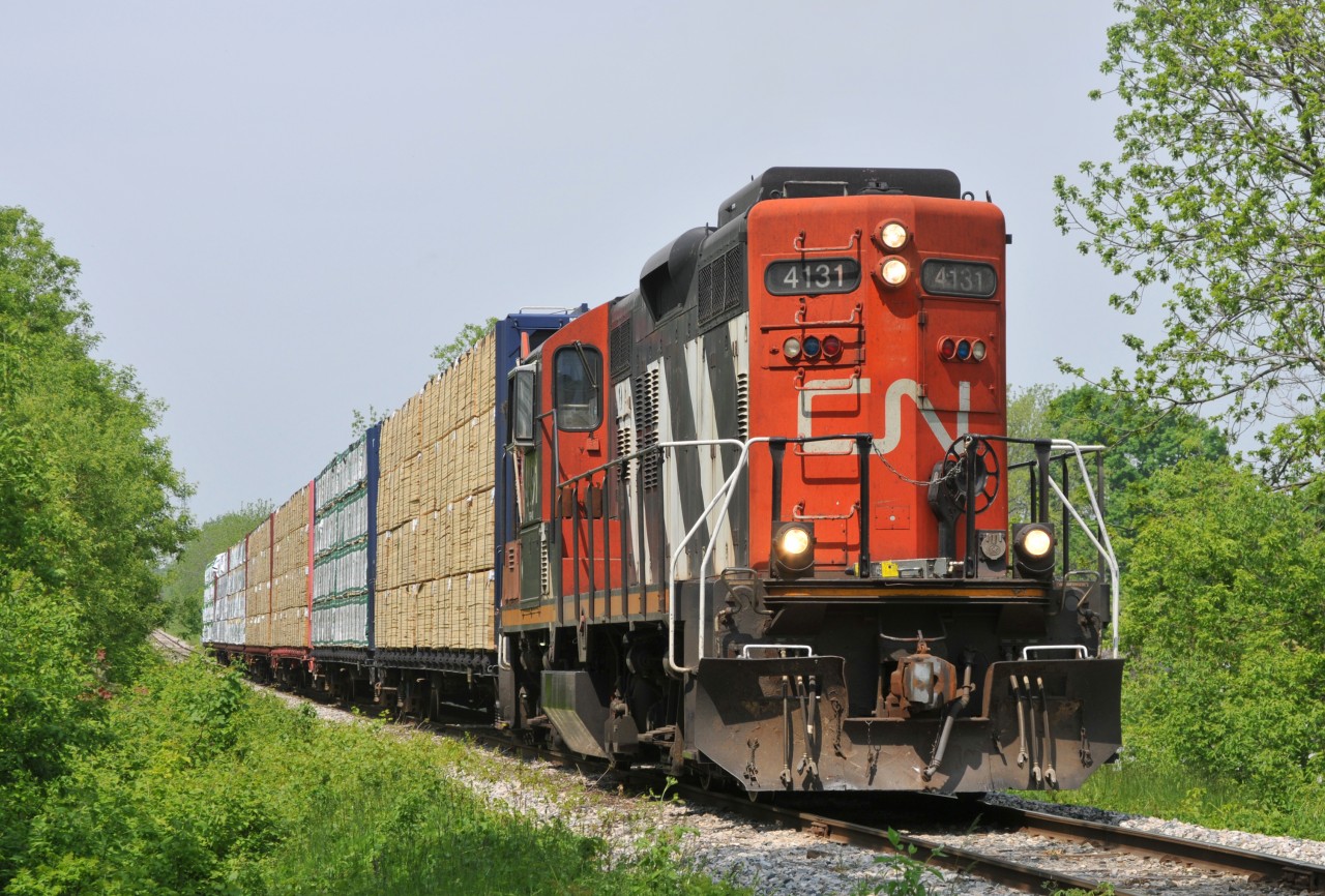 580 headed out to service Rembos lumber in Cainsville, ON with CN 4131 and 7 cars