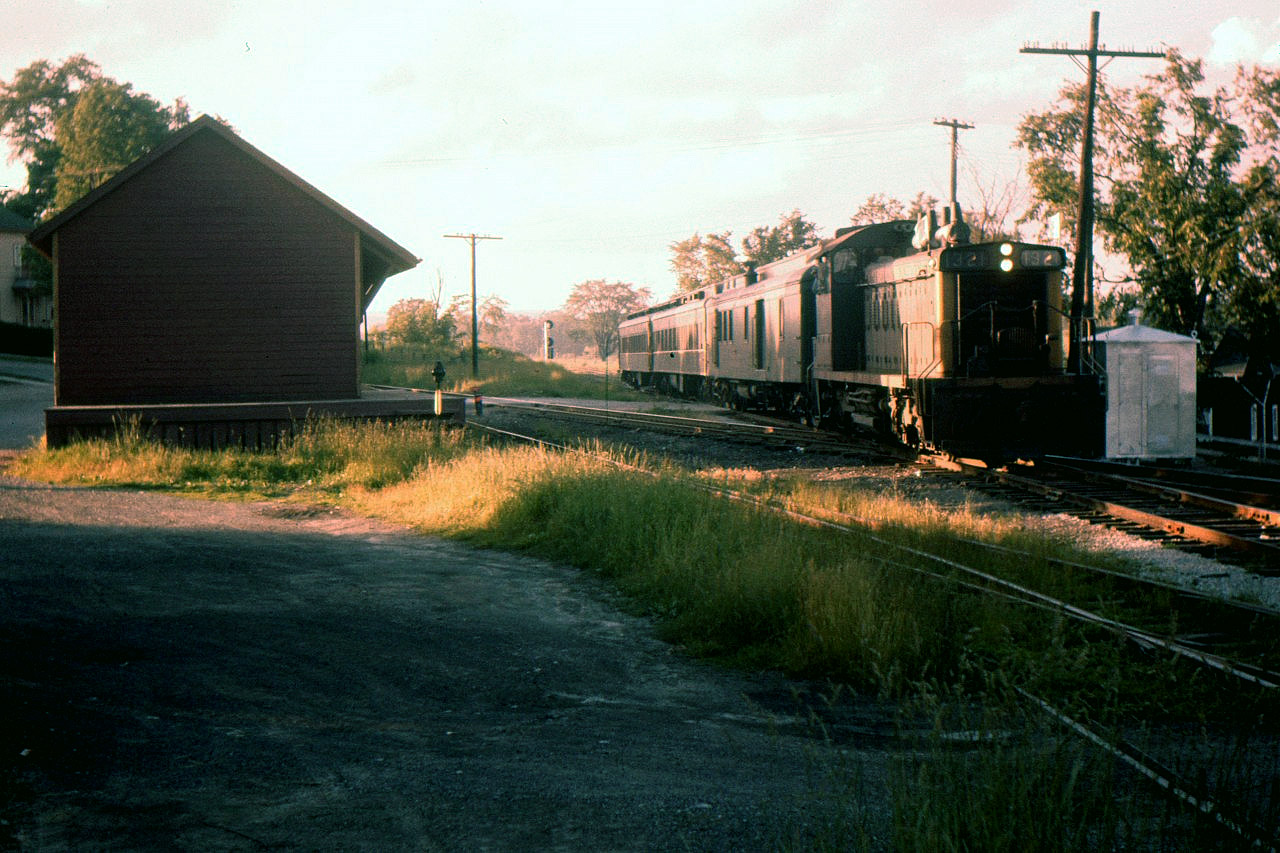 CN 1321 is crossing the CP diamond at Inglewood in this July 1960 photo. I'm guessing this is Barrie to Hamilton train 662 which was due at Inglewood about 6 pm.