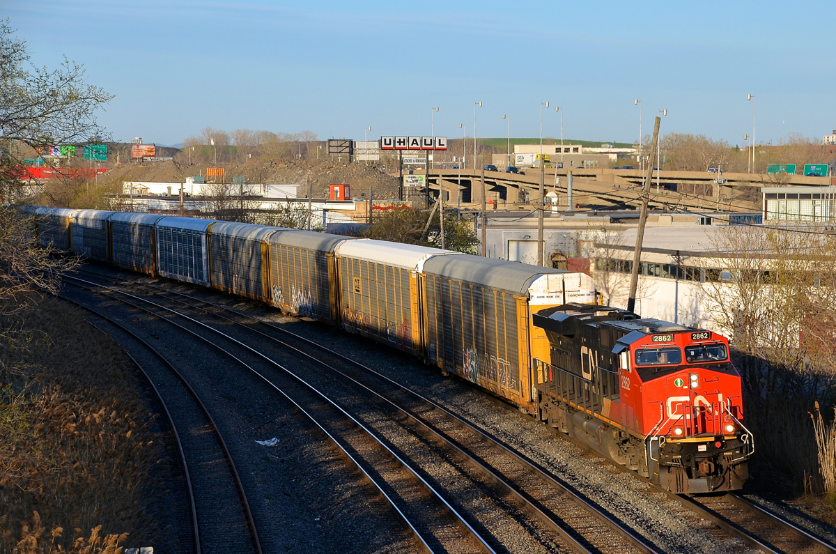 CN 309 is slowly departing Turcot West with a new crew. CN 2862 is leading with CN 2888 mid-train.