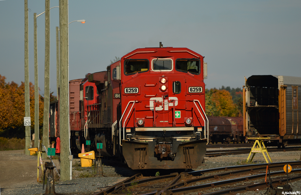 CP 6259 South pulls through track 11 at Spence before making a cut and doubling over their tail end setoff of empty multis destined for the nearby Honda facility in Alliston. Once they've doubled over and moved up their SBU, they'll take off with a short train for Toronto yard.