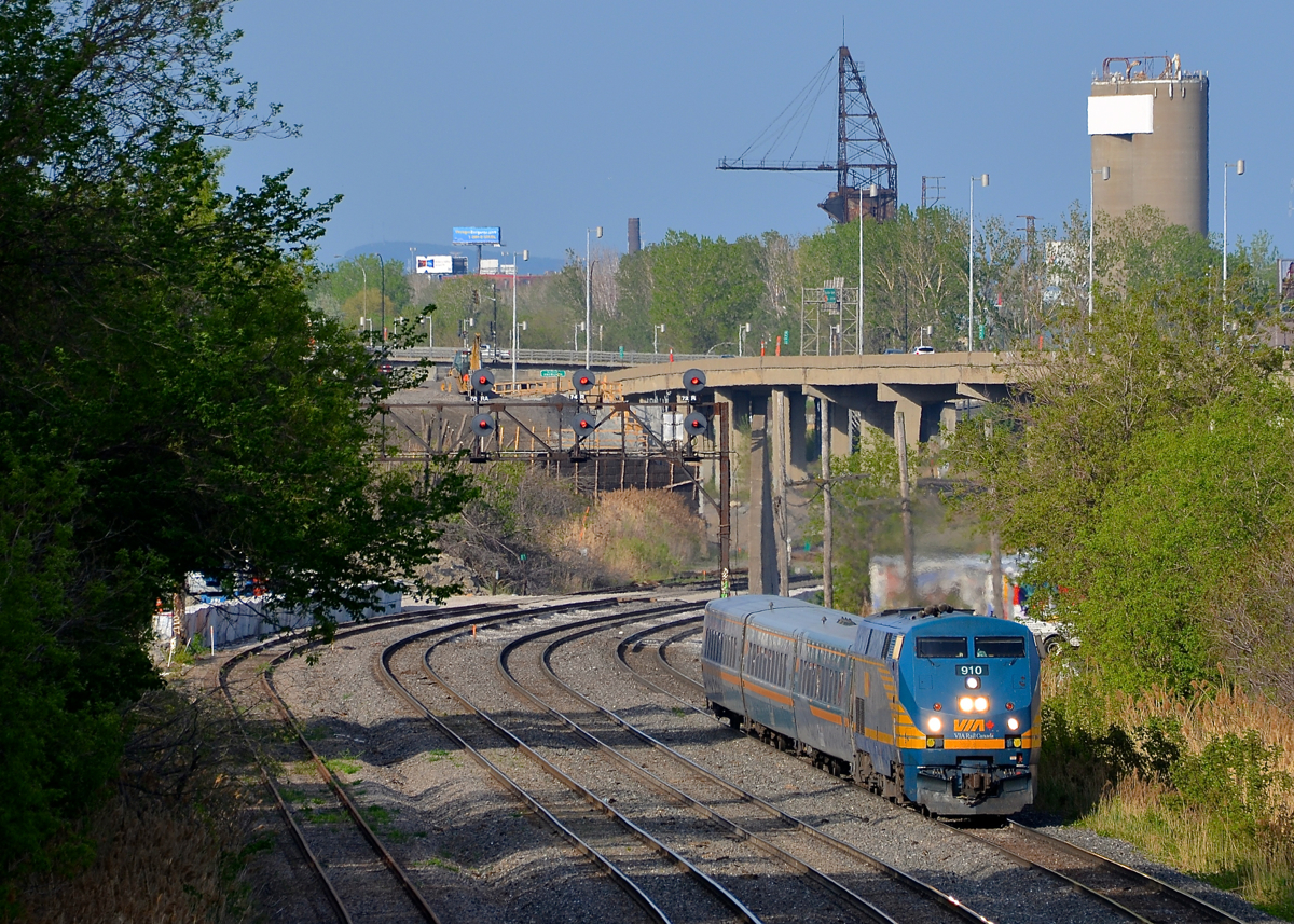 No more tunnel behind the signal bridge. VIA 639 for Ottawa has just passed the signal bridge which marked the western end of the short tunnel which was lifted off the tracks in pieces over a few weeks recently.